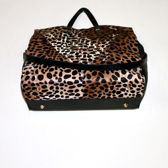 SOLD! ❤️ Clare V. Simple V Tote Bag in Leopard - Picture 4 of 16